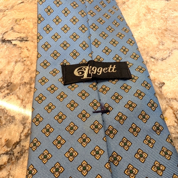 Leggett Men's Silk Tie-Blue Geometric Pattern- 57" length - Picture 1 of 3